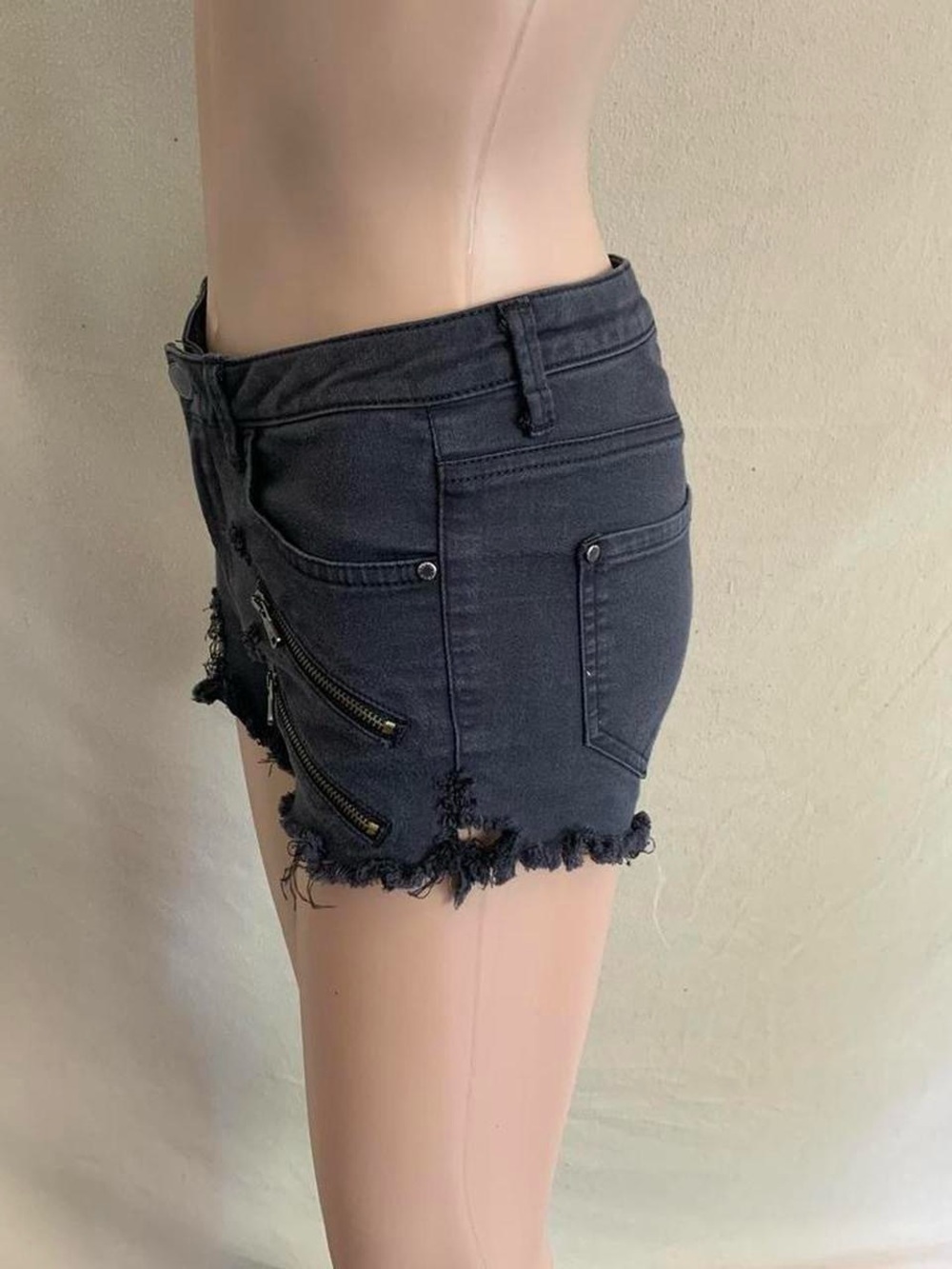 Zara Reworked Cutoff Shorts - Picture 5 of 7